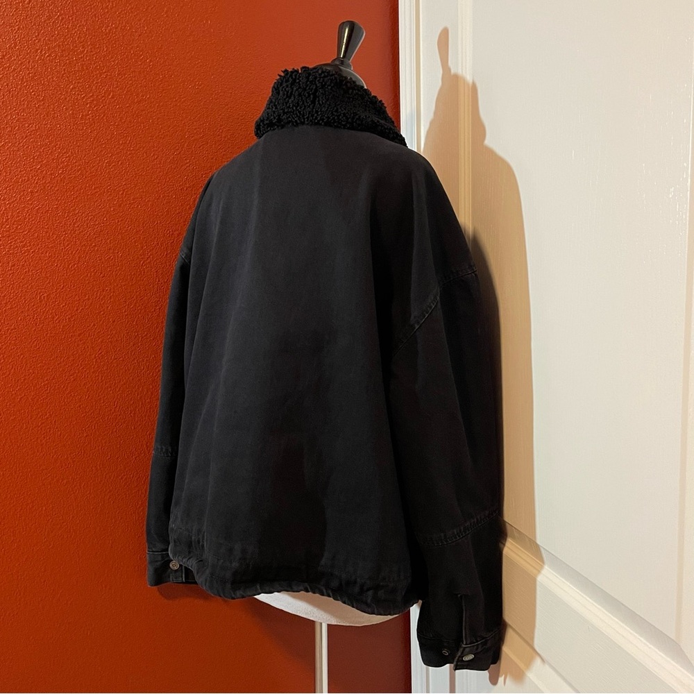 Levi’s Women’s Big E Faded Black Full Zip Boxy Bubble‎ Sherpa Trucker Jacket - Picture 7 of 7